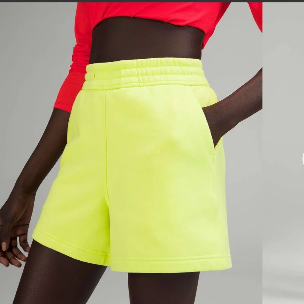 Lululemon 🍋 Loungeful High-Rise Short 4" Inseam Size 2